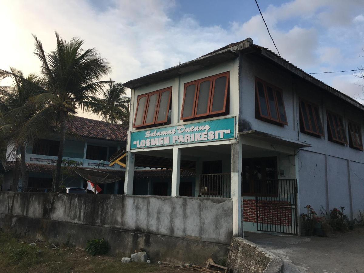 Losmen Parikesit Bantul Buitenkant foto