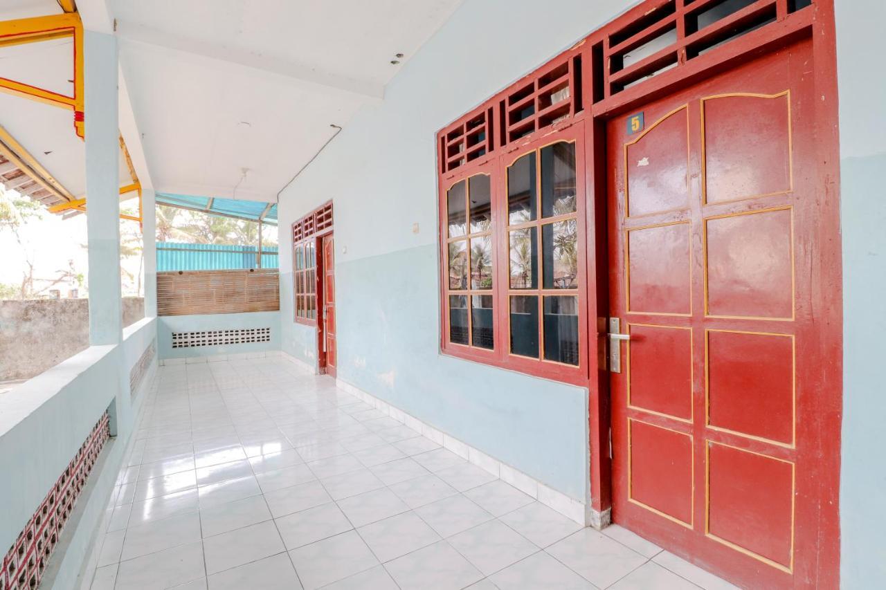Losmen Parikesit Bantul Buitenkant foto