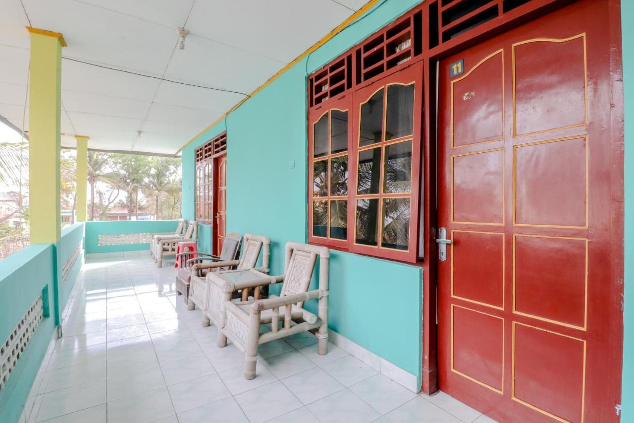 Losmen Parikesit Bantul Buitenkant foto