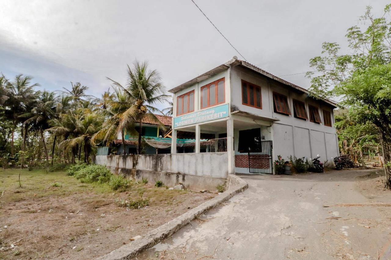 Losmen Parikesit Bantul Buitenkant foto