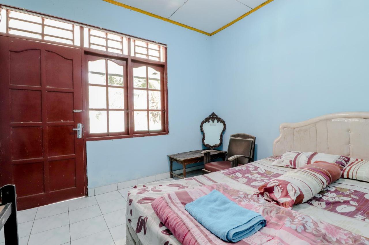Losmen Parikesit Bantul Buitenkant foto